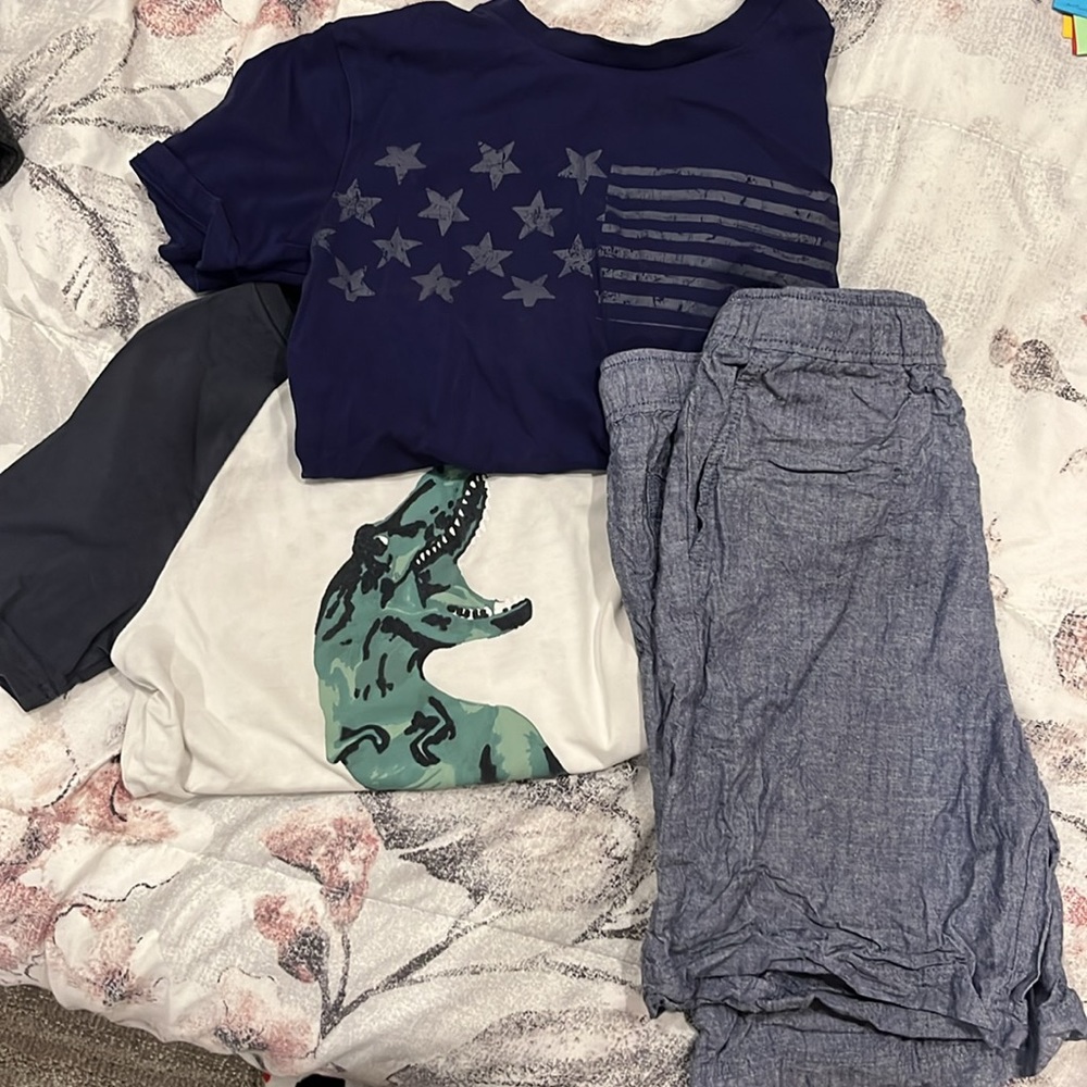Tommy Bahama two t-shirts and linen shorts set like new